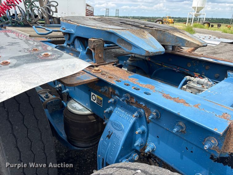 image for item ET2234 2012 Peterbilt 367 semi truck
