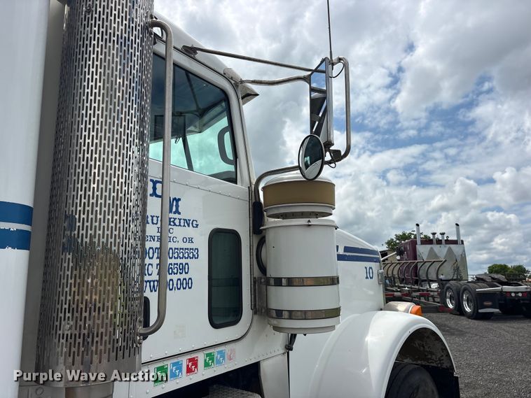 image for item ET2234 2012 Peterbilt 367 semi truck