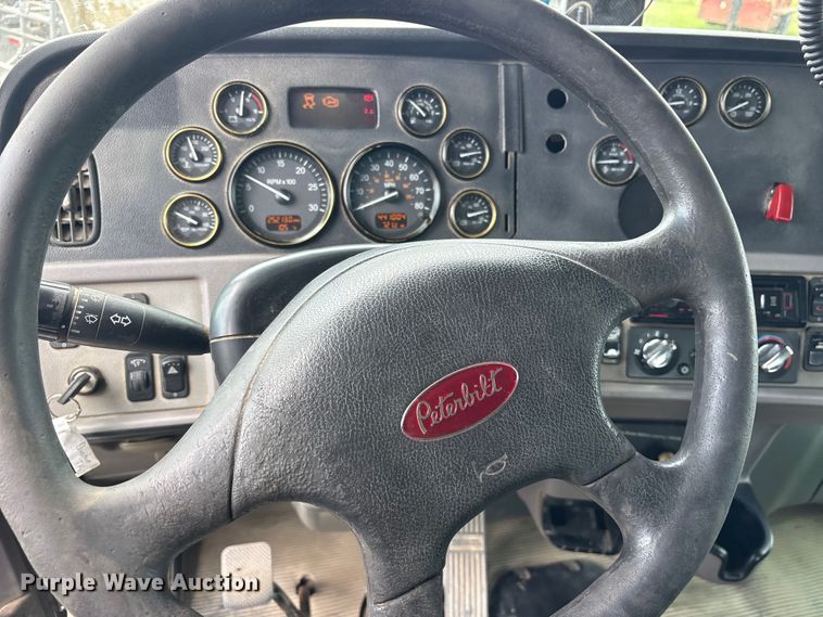 image for item ET2234 2012 Peterbilt 367 semi truck