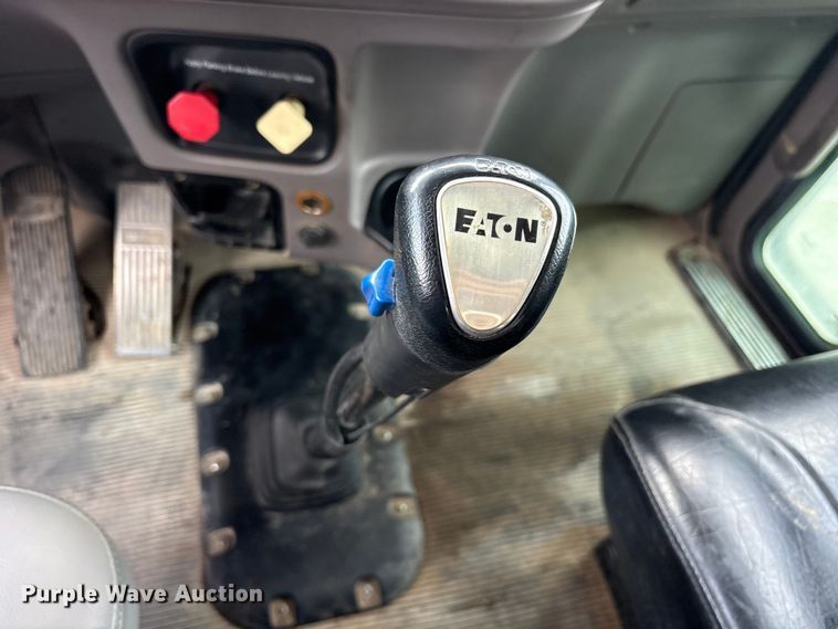 image for item ET2234 2012 Peterbilt 367 semi truck