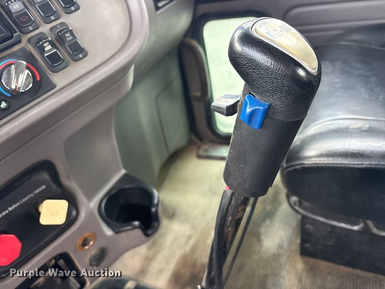 image for item ET2234 2012 Peterbilt 367 semi truck