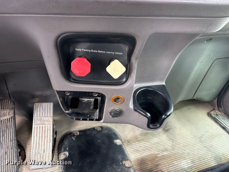 image for item ET2234 2012 Peterbilt 367 semi truck