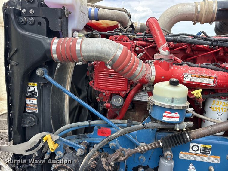 image for item ET2234 2012 Peterbilt 367 semi truck