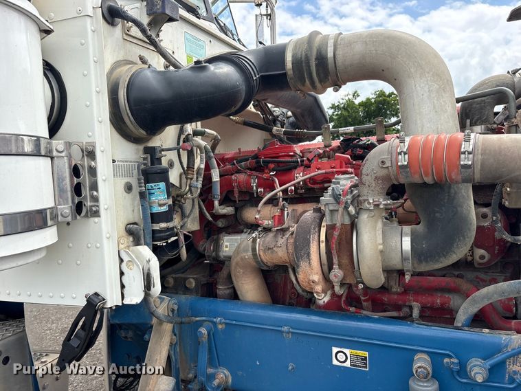 image for item ET2234 2012 Peterbilt 367 semi truck