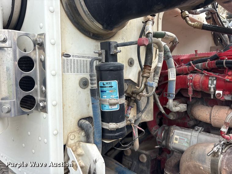 image for item ET2234 2012 Peterbilt 367 semi truck