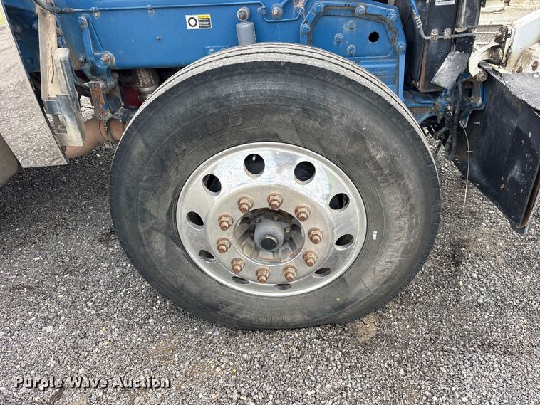 image for item ET2234 2012 Peterbilt 367 semi truck