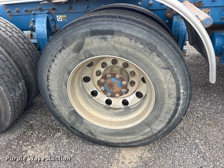 image for item ET2234 2012 Peterbilt 367 semi truck