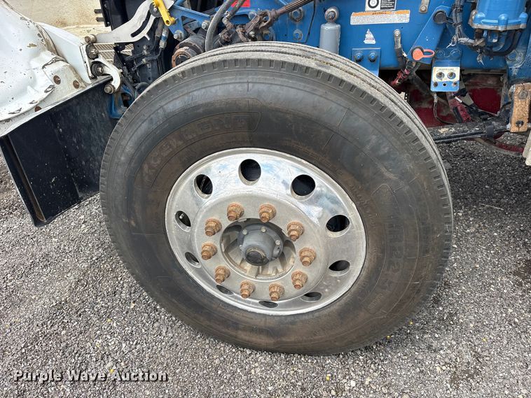 image for item ET2234 2012 Peterbilt 367 semi truck