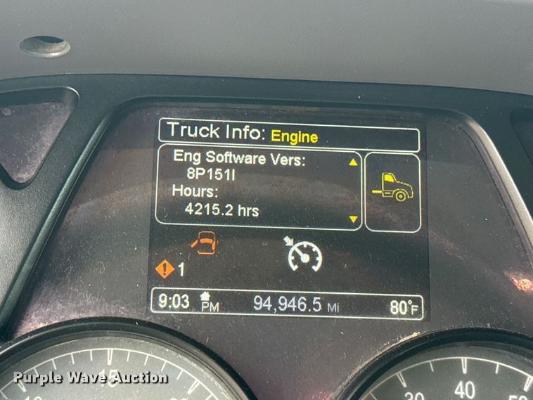 image for item ET6314 2015 Peterbilt  579 semi truck