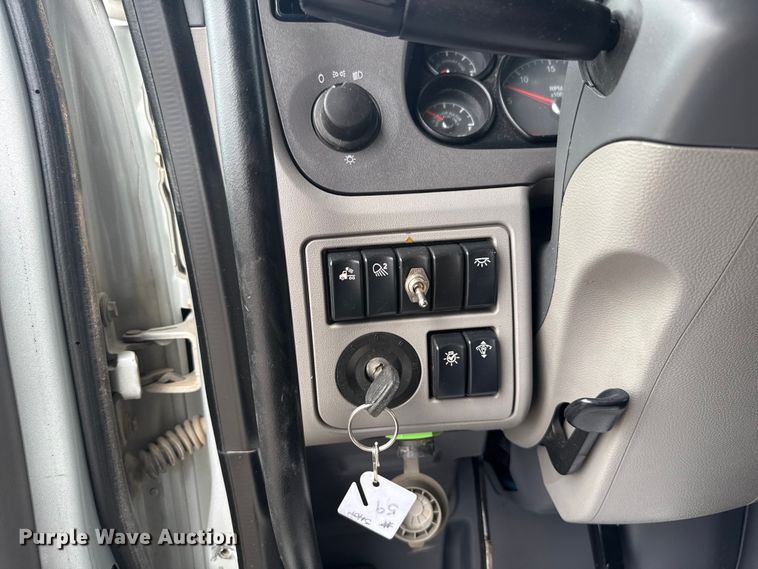 image for item ET6314 2015 Peterbilt  579 semi truck