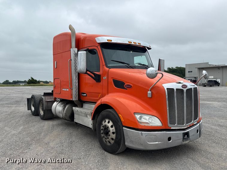 image for item ET6346 2016 Peterbilt 579 semi truck
