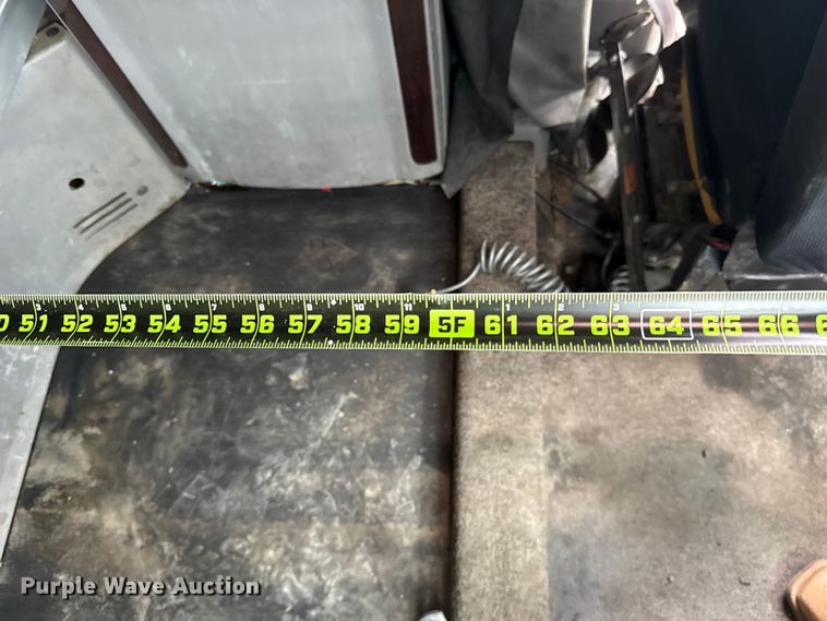 image for item ET6346 2016 Peterbilt 579 semi truck