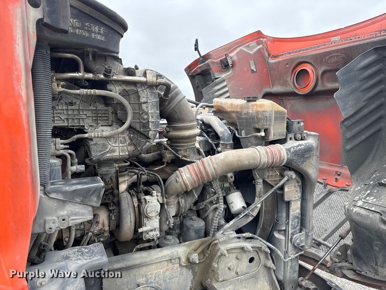 image for item ET6346 2016 Peterbilt 579 semi truck