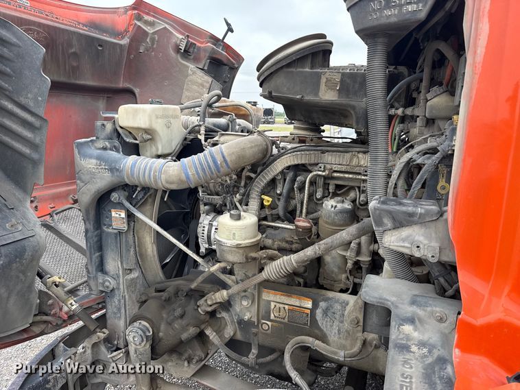 image for item ET6346 2016 Peterbilt 579 semi truck