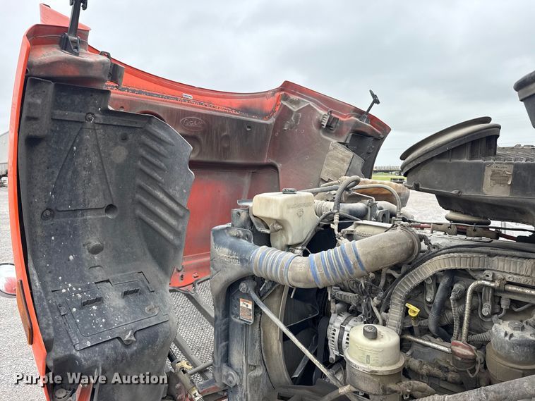 image for item ET6346 2016 Peterbilt 579 semi truck
