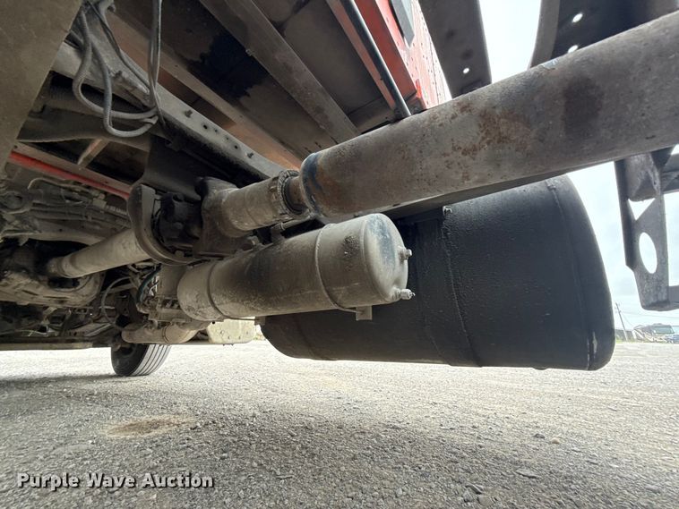 image for item ET6346 2016 Peterbilt 579 semi truck