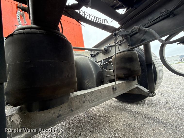image for item ET6346 2016 Peterbilt 579 semi truck