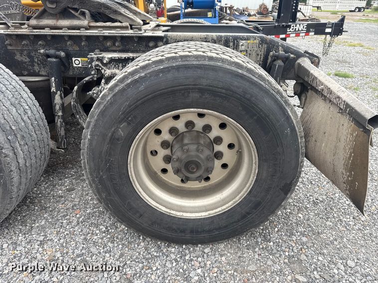 image for item ET6346 2016 Peterbilt 579 semi truck