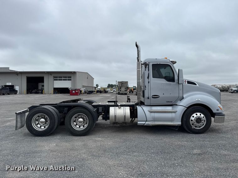 image for item ET6347 2016 Kenworth T680 semi truck
