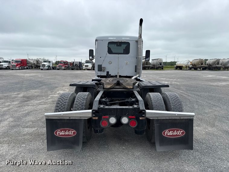image for item ET6347 2016 Kenworth T680 semi truck