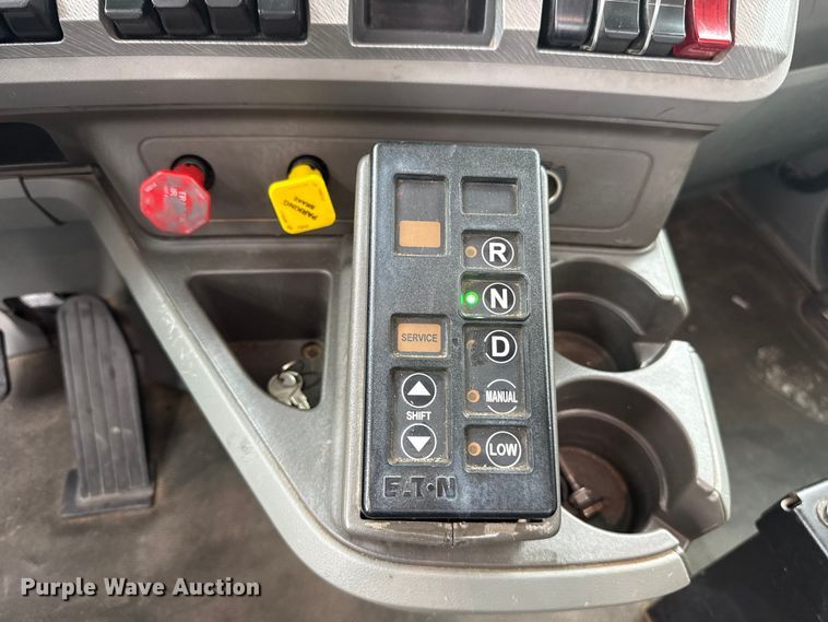 image for item ET6347 2016 Kenworth T680 semi truck