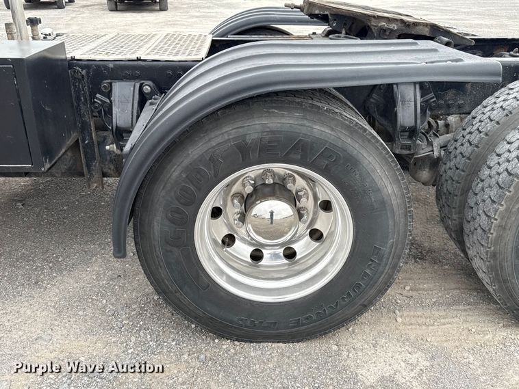 image for item ET6347 2016 Kenworth T680 semi truck