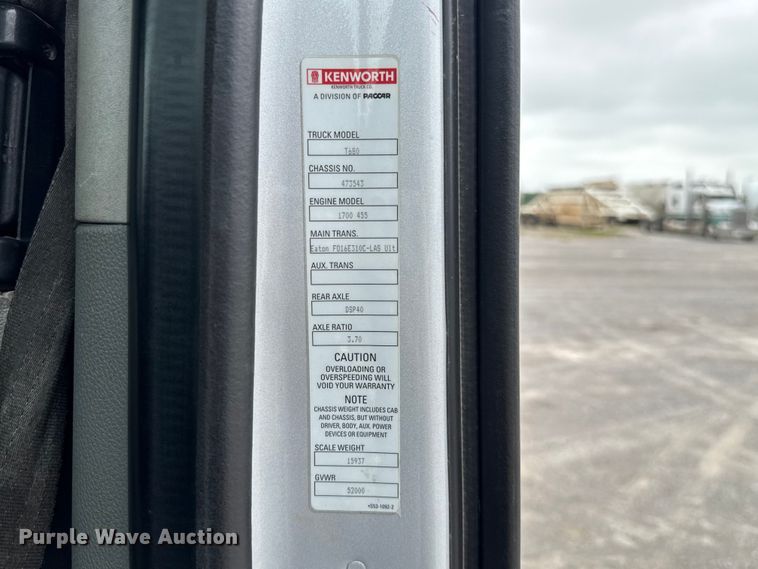 image for item ET6347 2016 Kenworth T680 semi truck