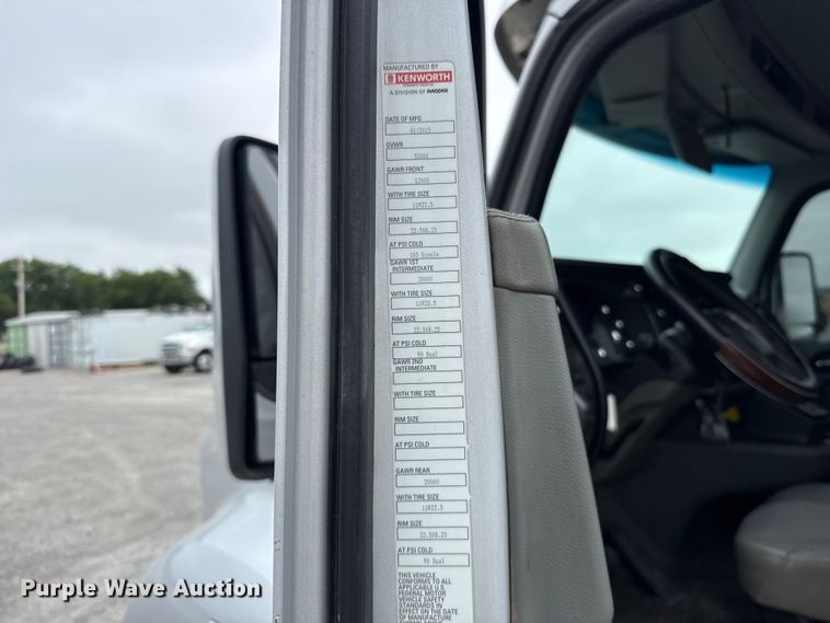 image for item ET6347 2016 Kenworth T680 semi truck