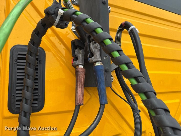 image for item ET6364 2023 International LT625 semi truck