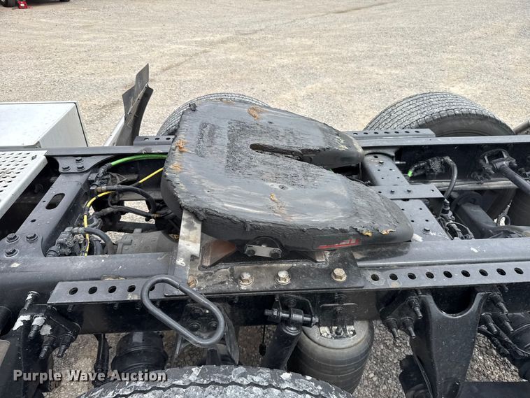 image for item ET6364 2023 International LT625 semi truck