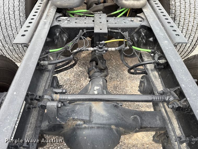 image for item ET6364 2023 International LT625 semi truck