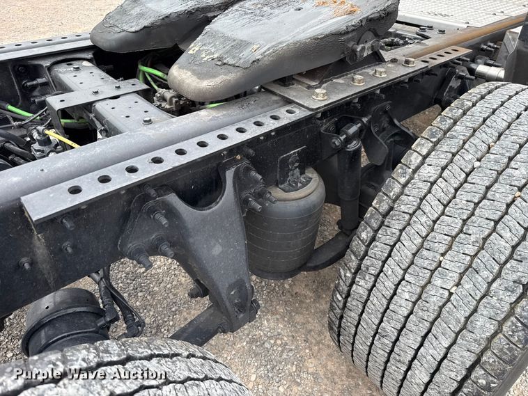 image for item ET6364 2023 International LT625 semi truck