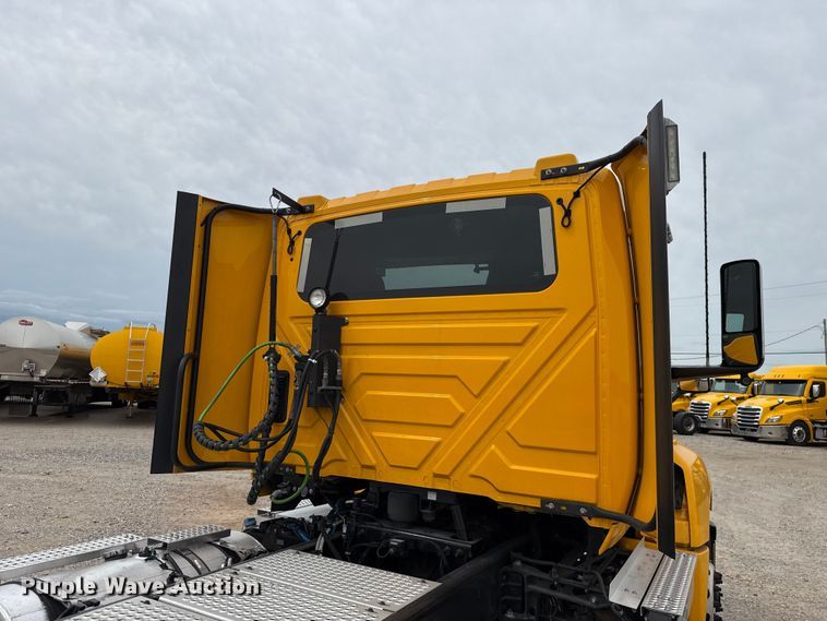 image for item ET6364 2023 International LT625 semi truck