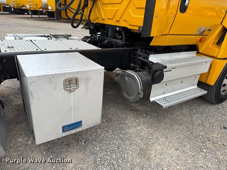 image for item ET6364 2023 International LT625 semi truck
