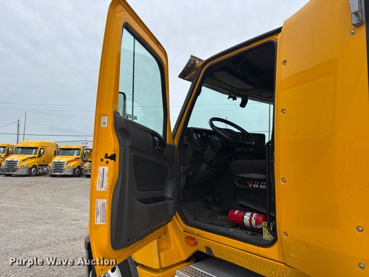 image for item ET6364 2023 International LT625 semi truck