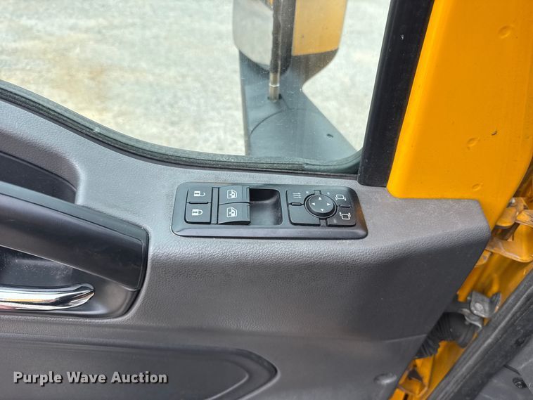 image for item ET6364 2023 International LT625 semi truck
