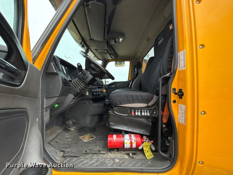 image for item ET6364 2023 International LT625 semi truck