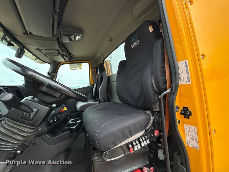 image for item ET6364 2023 International LT625 semi truck