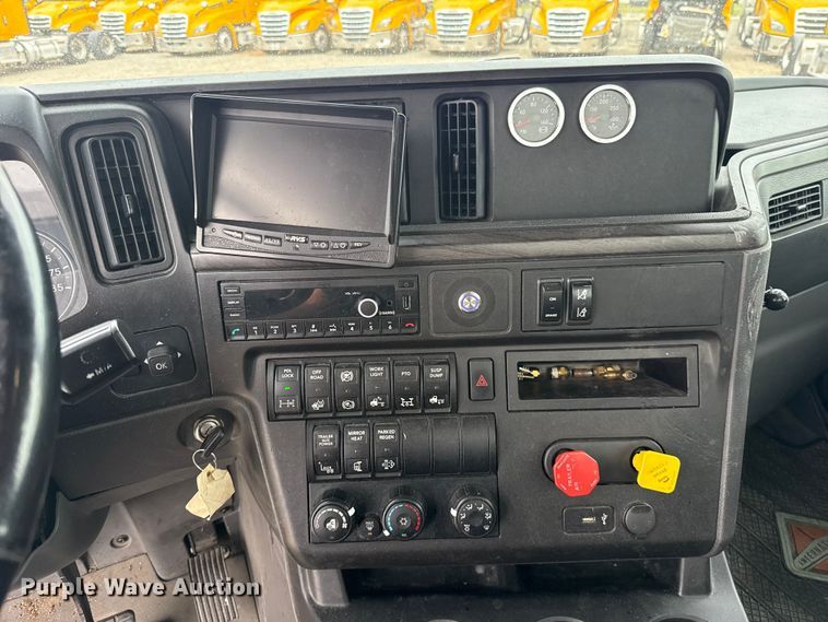 image for item ET6364 2023 International LT625 semi truck