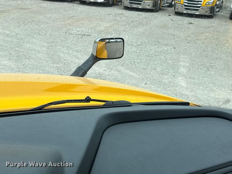 image for item ET6364 2023 International LT625 semi truck