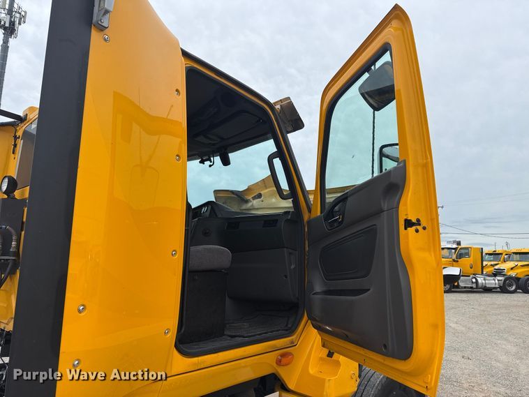image for item ET6364 2023 International LT625 semi truck