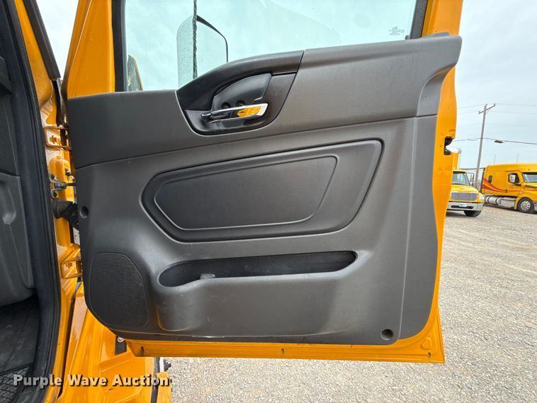 image for item ET6364 2023 International LT625 semi truck
