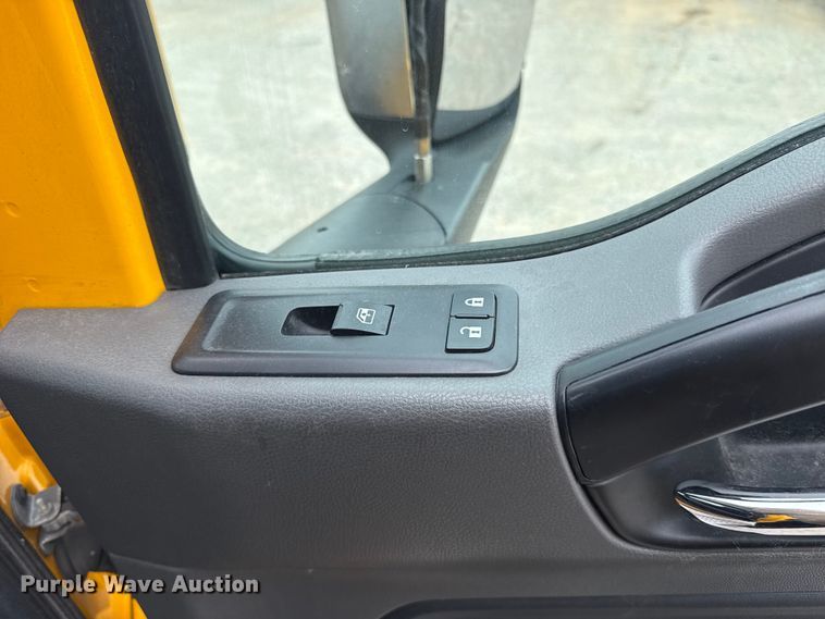 image for item ET6364 2023 International LT625 semi truck