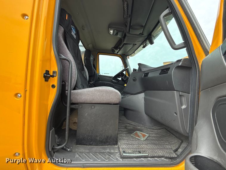 image for item ET6364 2023 International LT625 semi truck
