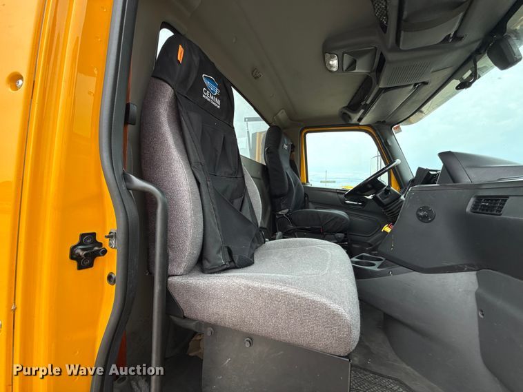 image for item ET6364 2023 International LT625 semi truck