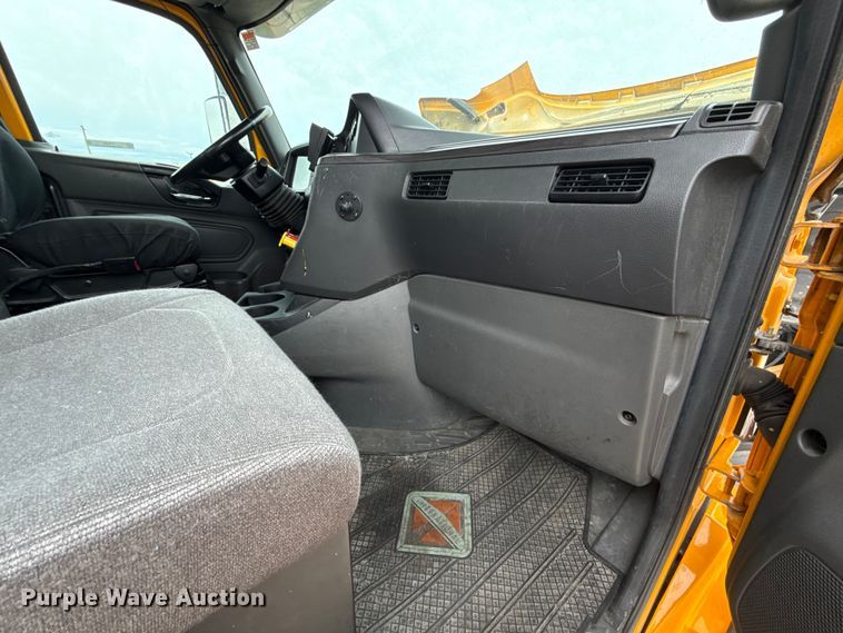 image for item ET6364 2023 International LT625 semi truck