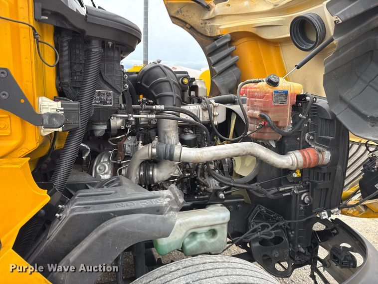 image for item ET6364 2023 International LT625 semi truck