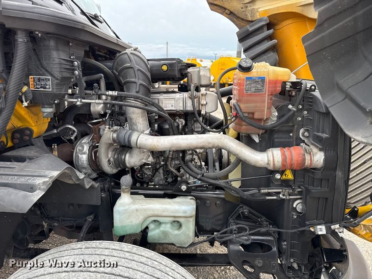 image for item ET6364 2023 International LT625 semi truck