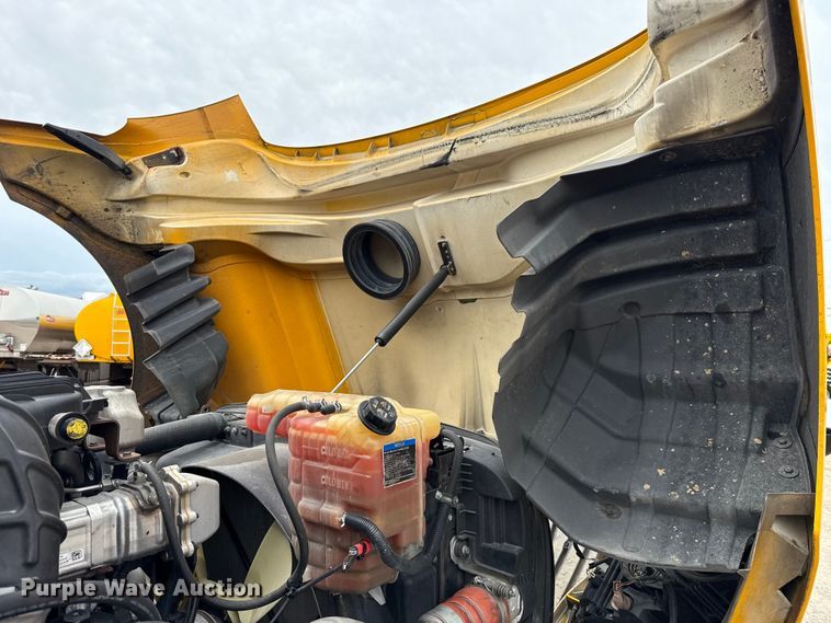 image for item ET6364 2023 International LT625 semi truck