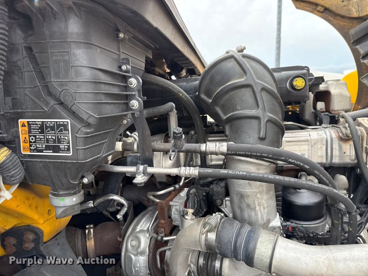 image for item ET6364 2023 International LT625 semi truck